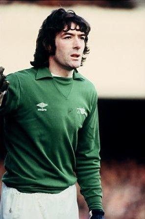 PureFootball_co's tweet photo. Happy 73rd Birthday Pat Jennings!

We bought the goalkeeper back in 1977 from Spurs with them thinking he was nearing retirement, however, he played for another 9 years, spending 8 of those with us.

👤 237 Appearances
🏆 FA Cup (1979)

#AFC #COYG #Arsenal #Gunners #GunnersApp https://t.co/DyAHEB6S3s