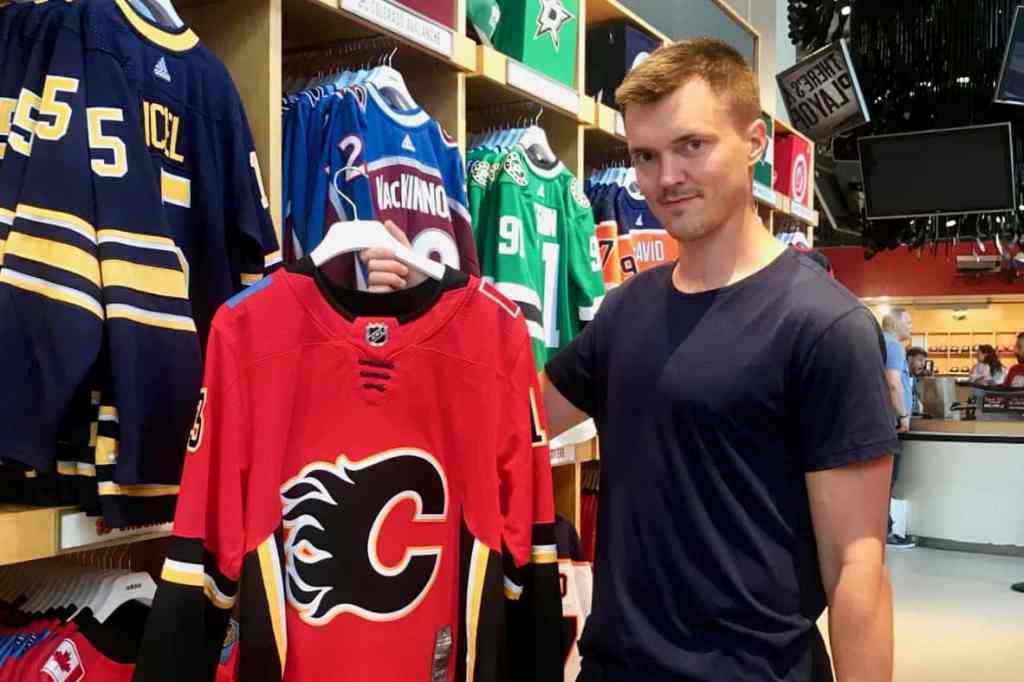 sveg_se's tweet photo. Marcus Högström klar för Calgary Flames https://t.co/aT95lEHdV4 https://t.co/UDltGbfpDZ