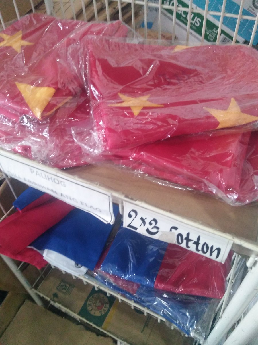 AgentAwesomeSho's tweet photo. The store I went to yesterday in Davao was selling Chinese and Filipino flag. 

Have we become a province of China already? 

I dont see any reason to be happy this #IndependenceDay 2018. 

Who are we fooling? 

#JoinTheResistance #IndependenceDay2018 https://t.co/Kg3pWZ7HCf