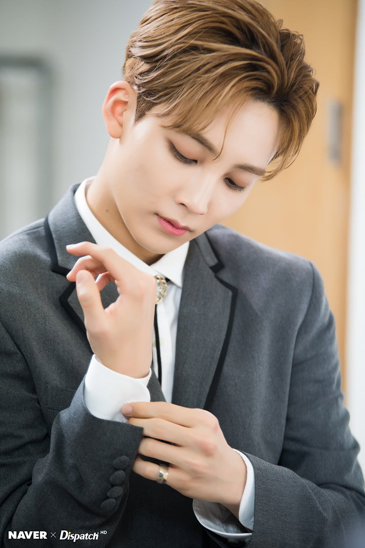 PHOTO] 180612 <2018 SEVENTEEN CONCERT 'IDEAL CUT'IN SEOUL' 포스터