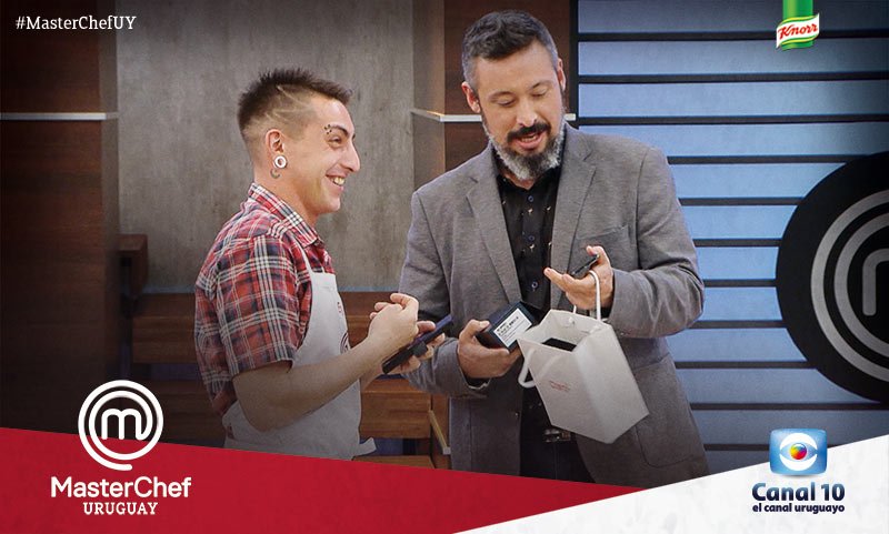MasterChef_Uy's tweet photo. ¡Emiliano hizo el mejor plato del desafío! 🎉😃👏 Su cuscús de chocolate deslumbró al jurado y es el ganador del premio #ClaroQueCocinoRico de @UruguayClaro. 💪👨‍🍳
#MasterChefUY https://t.co/U5xOTDKm4s
