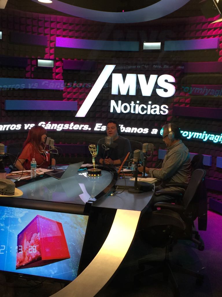 LaydaSansores's tweet photo. @Sonecito ya está en el mood #YoConLayda❤ en @JairoYMiyagi #CharrosVsGangsters #ÁLvaroObregón. #LaydaPropone❤ En vivo por https://t.co/WslIxxUqRK https://t.co/zDy4vOjga0