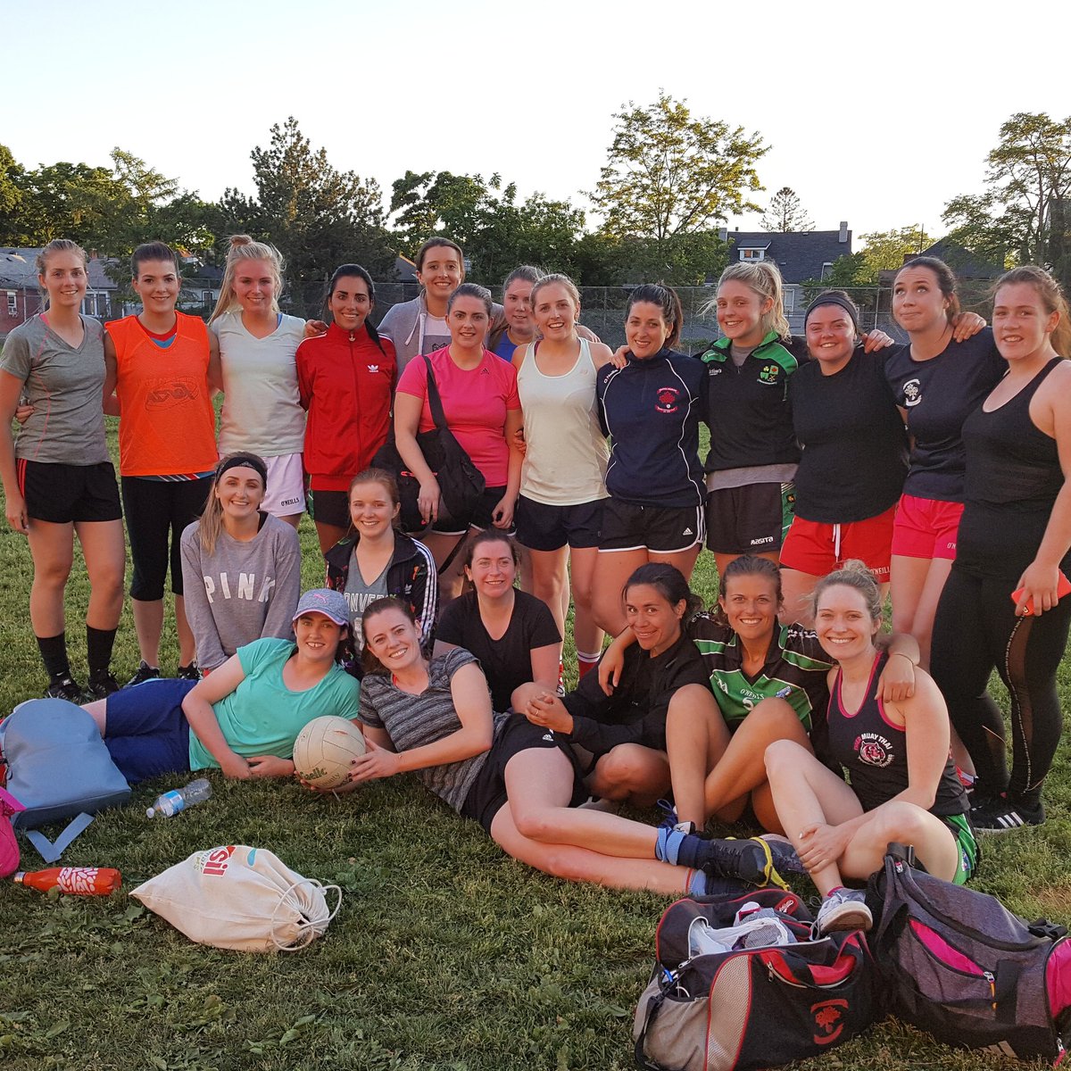 StPatsToronto's tweet photo. You can't beat that post-training glow 🍅 #stpatsto #TorontoGAA #summerishere #CanadaGAA #tomatofaced #LGFA #sportsintoronto https://t.co/EQN7Vqkd0x