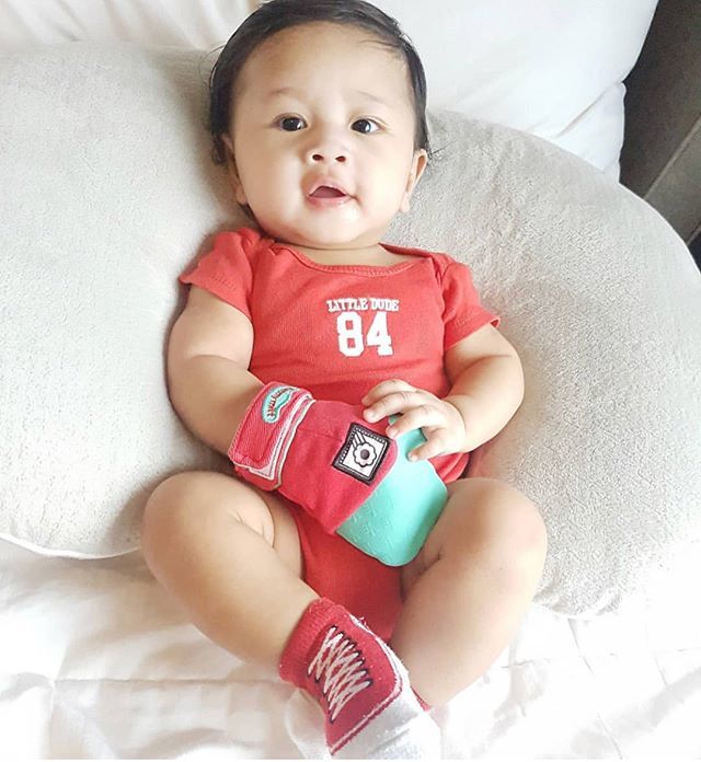 darlyngandco's tweet photo. Matching from head to toe with my #yummymitt. This little dude is always busy with his favorite teether! โ @tonirodriguezph
โข
#yummymittph #yummymitt #babyhubph #teethingmitt #teethingmitten #teethingbaby #teething #teethingsucks #teethingproblem #teethingremedy #teethingtoโฆ https://t.co/ylkrXiw9l1