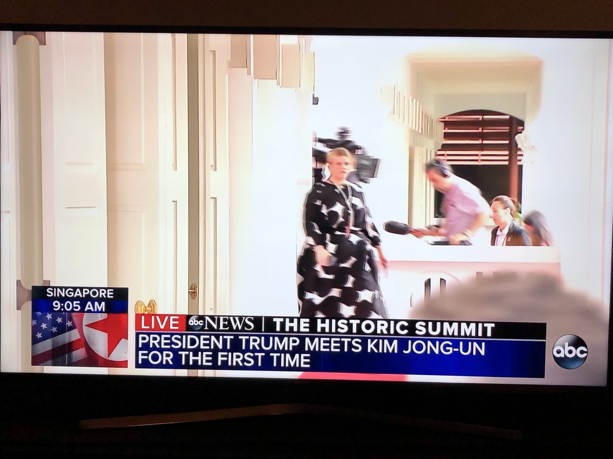 MatthewBCooper's tweet photo. Free Chick-Fil-A sandwich day in Singapore! #TrumpKimSummit https://t.co/Mj7xIRPKVR