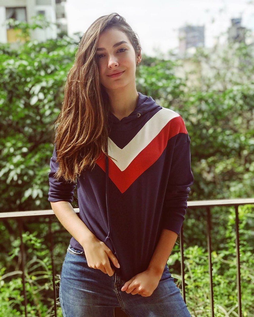 __love_marina's tweet photo. Rainha 🌻
Regrann from @marinamoschen - Com meu casaco da coleção #AltoInverno da @fillity #Fillity 🖤 - #regrann #marinamoschen https://t.co/NadX3YoIJV