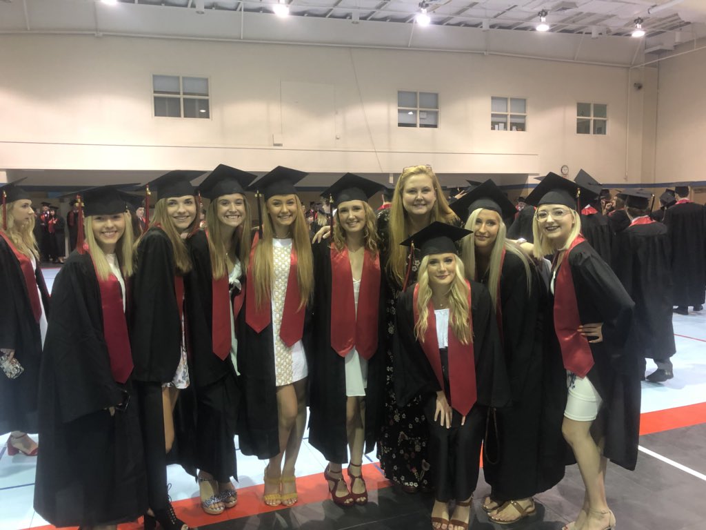KCTesterman's tweet photo. Congrats, Seniors #WHSclassof2018 you will be missed. @WarwickHSpride https://t.co/DDeaM8aCv2