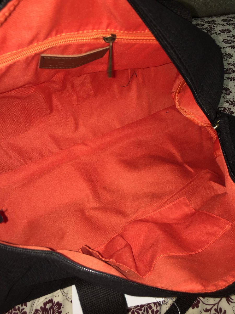 paulareviewz's tweet image. Carry all of your belongings such as clothes, shoes, jackets, and more in this stylish gym bag. Fits a plethora of items inside with a very nice bright orange interior design and included pouch bag for other separate or small stuffs
amazon.com/gp/product/B01…
#Oflamn #duffle #bag