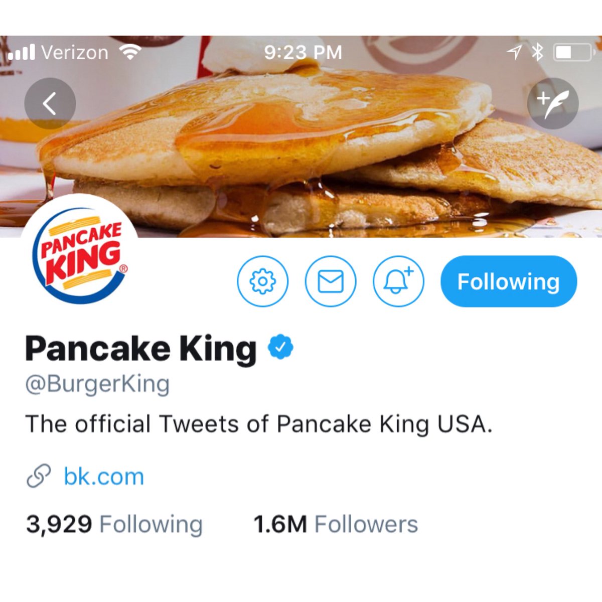 DanielDecker's tweet photo. Oh the fast food internet savagery ๐
If you donโt know whatโs happening... IHOP temp changed its name to IHOB (to celebrate now offering burgers). This is social media at its finest. Lol. Whoโs next?
_
@ihop @wendys @burgerking #ihop #ihob #brilliantmarketing #somuchbuzz https://t.co/mGTappyp9i