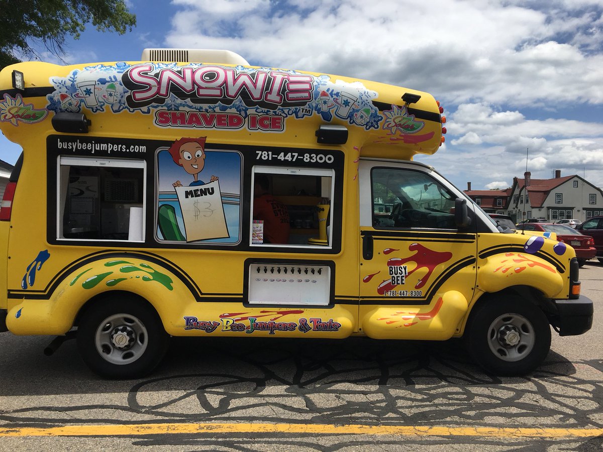 DavisThayerPCC's tweet photo. Extra Special Thanks to @BusyBeeJumpers for the Snowie Bus Visit at the DT Field Day today!!!  The @DT_Bobcats had a GREAT day! https://t.co/QsXijWQjOh