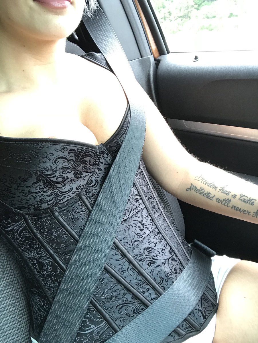 HarperShayMFC's tweet photo. Thank you again to the sub who bought this for me, I made sure to get a few tributes in place of the cum denial I granted you 😈

#yourewelcome #adultwork #cammodel #CleavageTweet #sub #domme #bdsm #milfstatus #milf @TheMILFMafia @DVolante @averagedad4fun https://t.co/ZXL4r8zPpT