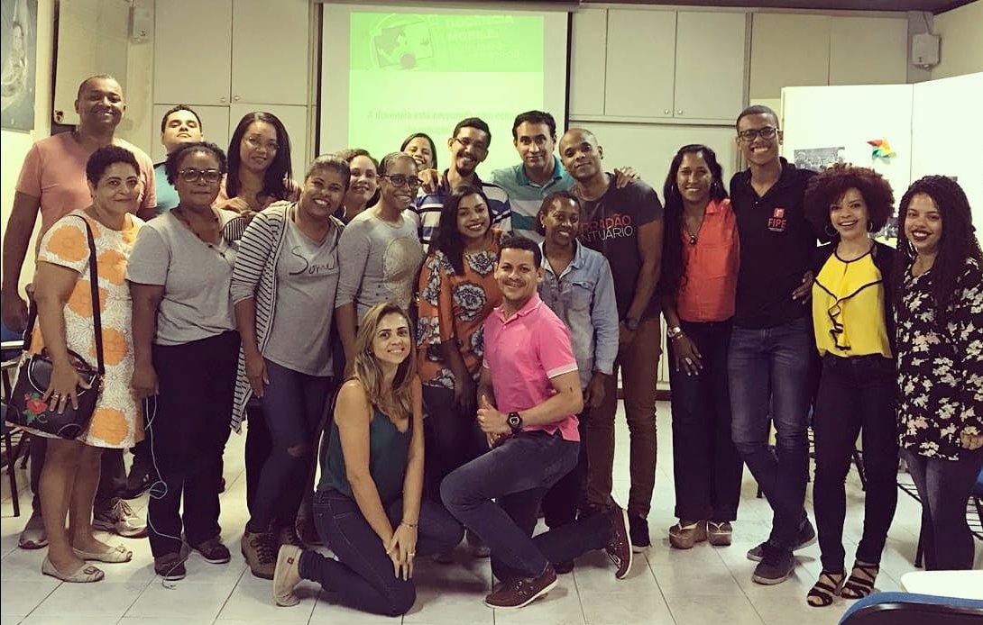 bolivatto's tweet photo. Luz...Câmera... Ação Docente! Aula inaugural com a turma 01 do curso #ProfessoresdasTelas.  Docência mobile, Cultura da Comunicação e performances em Vídeo! Isso é #FormacaoCEAP @RosileneParaso1 @tarsiorlm @Lenesantana21 @dourado_joana @Andrea_Ramal @carladamatta @jucineidecarval https://t.co/nYF1oA0LDR