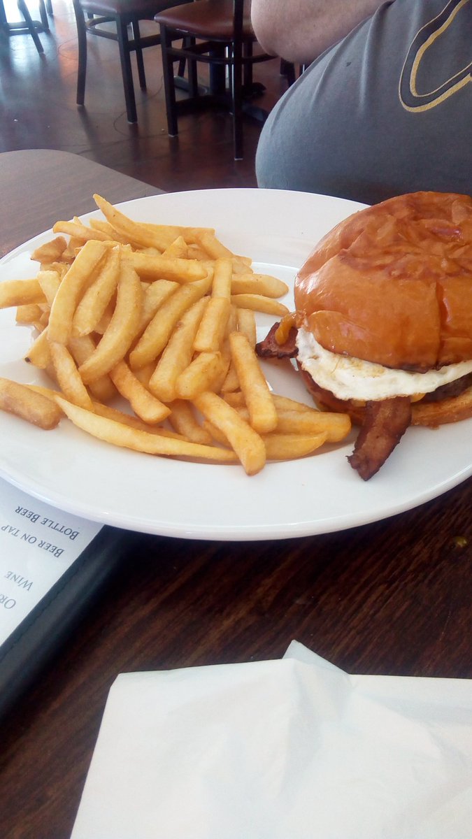 CulAdventSac's tweet photo. Welcome to Crepes and Burgers! Located in citrus heights.  Pasta, Burgers, Crepes, and more. Average price :$15 https://t.co/2HKXRwp27a