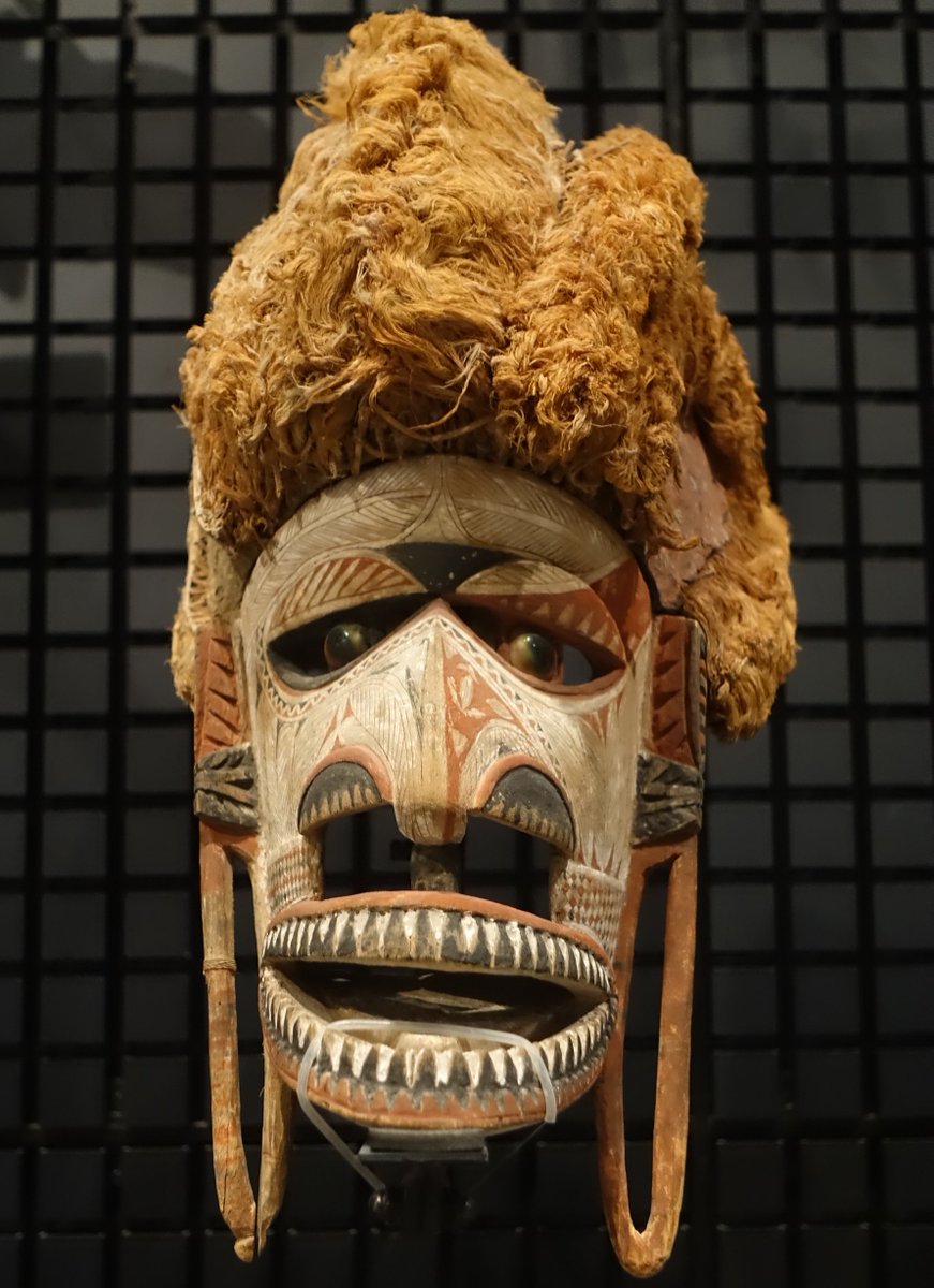 オセアニア展示場に展示中の仮面「タタヌア」。 ニューアイルランド島