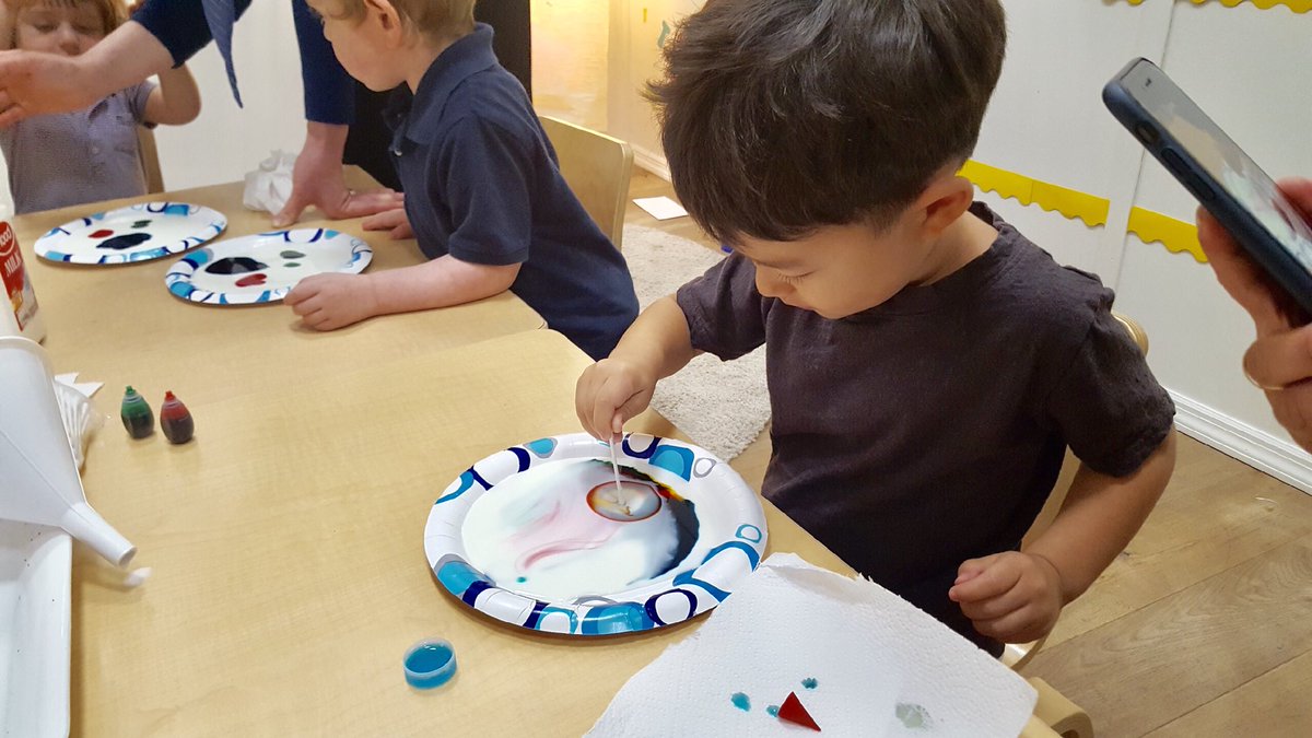 experentiadocet's tweet image. My STEM PreK Scientists made mini lava lamps and milk paint! #STEMPreK