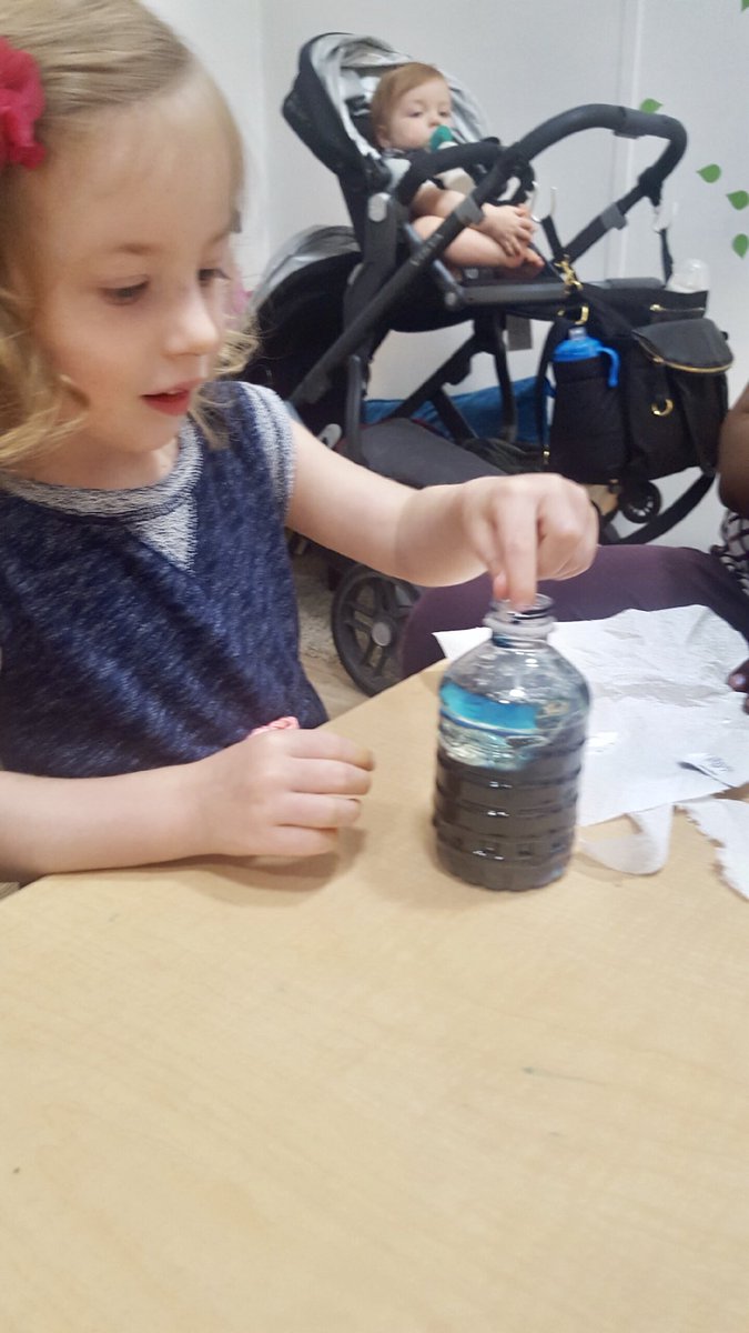 experentiadocet's tweet image. My STEM PreK Scientists made mini lava lamps and milk paint! #STEMPreK
