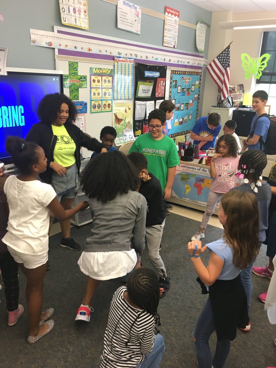 ward2wyncote's tweet photo. 2018 Day of service with 7th grade Cedarbrook students! #makenewfriends #secondgraderocks @CSDWyncoteES https://t.co/nUAdJ8N7Cv