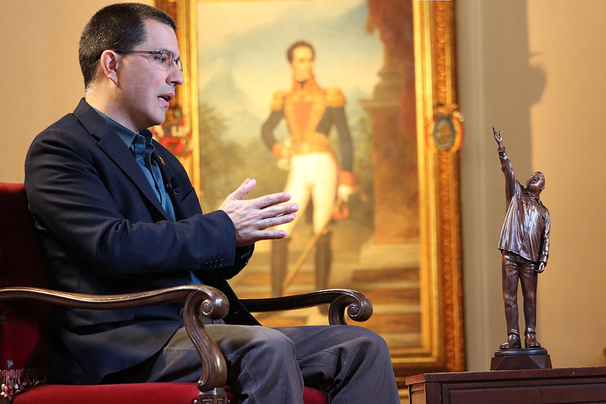 Cancilleria_ve's tweet photo. Canciller @jaarreaza recuerda que Venezuela inició su retiro de la OEA en abril del 2017, proceso que finalizará el 27 de abril de 2019, fecha decretada como día de fiesta nacional por el Pdte. @NicolasMaduro.

#DiplomaciaBolivarianaDePaz https://t.co/FM0Qll7fAb