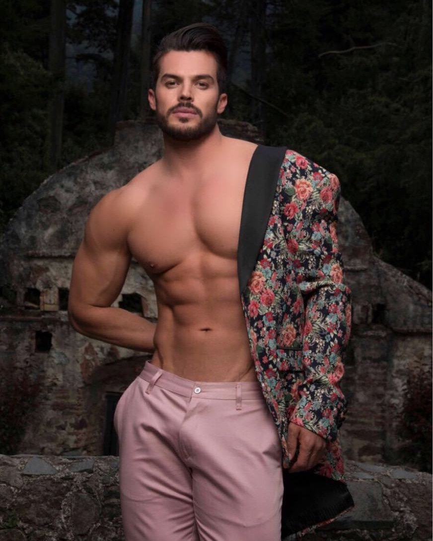 cesarurenamx's tweet photo. ¡Ten claros tus objetivos y trabaja por tus metas, no hay otra forma de llegar! Gracias universo por siempre conspirar a mi favor 🙏🏼 #teamspm #felizlunes✌ #actorslife #energia #love #soloparati #sonrie https://t.co/l4URrZsma6