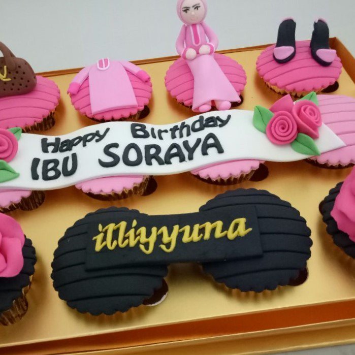 JakartaCakes's tweet photo. Cupcake elegan buat hadiah ulang tahun ibu yang cantik anggun

Info/order:
Whatsapp 085935002020
Telpon 081380384430
IG @cupcakesjakarta
LINE @cupcakesjakarta (pake @ ya …)
https://t.co/QmvMXWZB74 https://t.co/lmmEWhHsX8