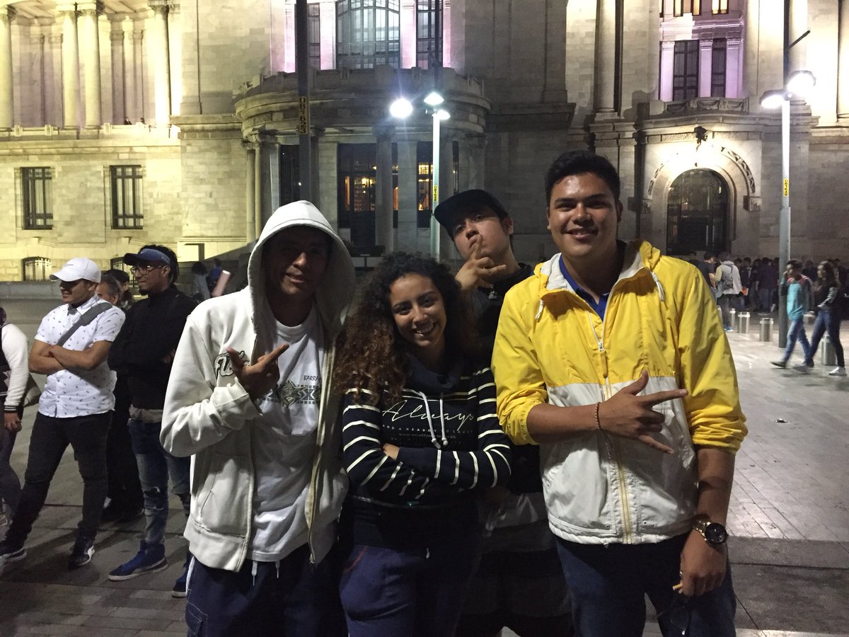ArdneyR's tweet photo. @Chiodifusion #PER1
Un poco de rap instantáneo https://t.co/Y81nk89gWP