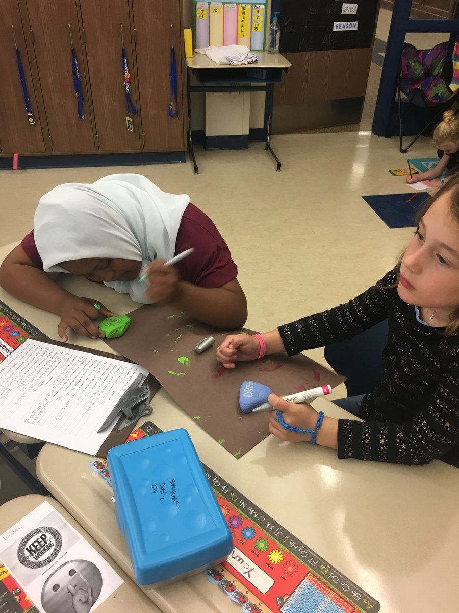 ward2wyncote's tweet photo. Making kindness rocks with our 7th grade Cedarbrook friends! #kindnessrocksatwyncote #secondgraderocks @CSDWyncoteES https://t.co/zAiXajv7N6