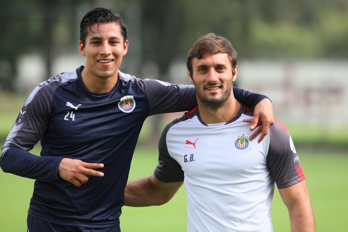CarlosCB_24's tweet photo. Eternamente agradecido con usted @peladoalmeyda y todo su cuerpo técnico, ejemplo de seres humanos, Dios los bendiga siempre. GRACIAS 🙏🏼
#hastapronto✌🏼 https://t.co/1QDd9CHB8q