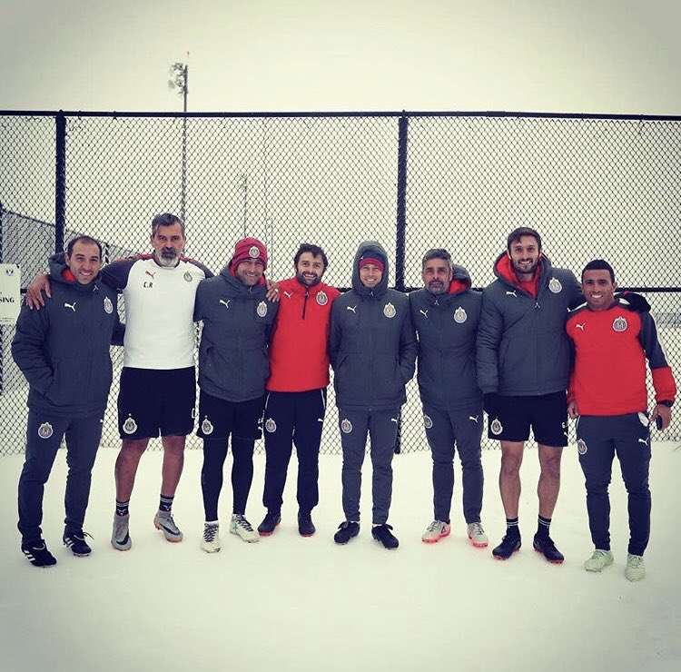 CarlosCB_24's tweet photo. Eternamente agradecido con usted @peladoalmeyda y todo su cuerpo técnico, ejemplo de seres humanos, Dios los bendiga siempre. GRACIAS 🙏🏼
#hastapronto✌🏼 https://t.co/1QDd9CHB8q