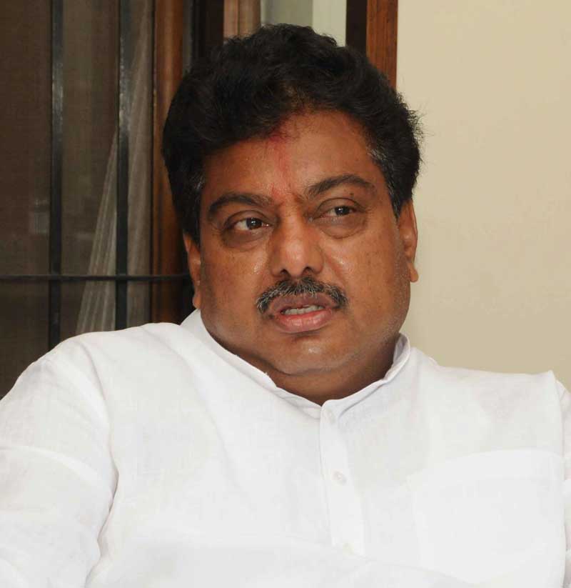 prajavani's tweet photo. ಬೇರೆಯವರಿಗೊಂದು–ನನಗೊಂದು ನಿಯಮ, ನಾನು ಬಲಿಪಶು: ಎಂ.ಬಿ.ಪಾಟೀಲ ಅಳಲು
‘ನನಗೆ ಅನ್ಯಾಯವಾಗಿದೆ; ವಾರ ಕಾಯುತ್ತೇನೆ’
https://t.co/pg9PacQgIO
#MB_Patil #Congress #Portfolio #ಎಂಬಿ_ಪಾಟೀಲ #ಪ್ರಜಾವಾಣಿ https://t.co/3sB0bq275F