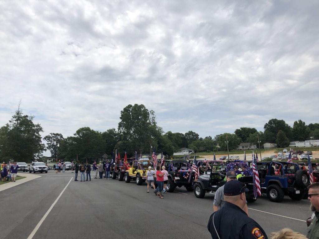 PierceWomack_'s tweet photo. Proud to help with activities today at the “Honoring Their Service” cookout at @SWU_edu and motorcade to #KeoweeKey. Thanks to these men for their sacrifice! #honor #military #veterans https://t.co/FruGfIGjd9