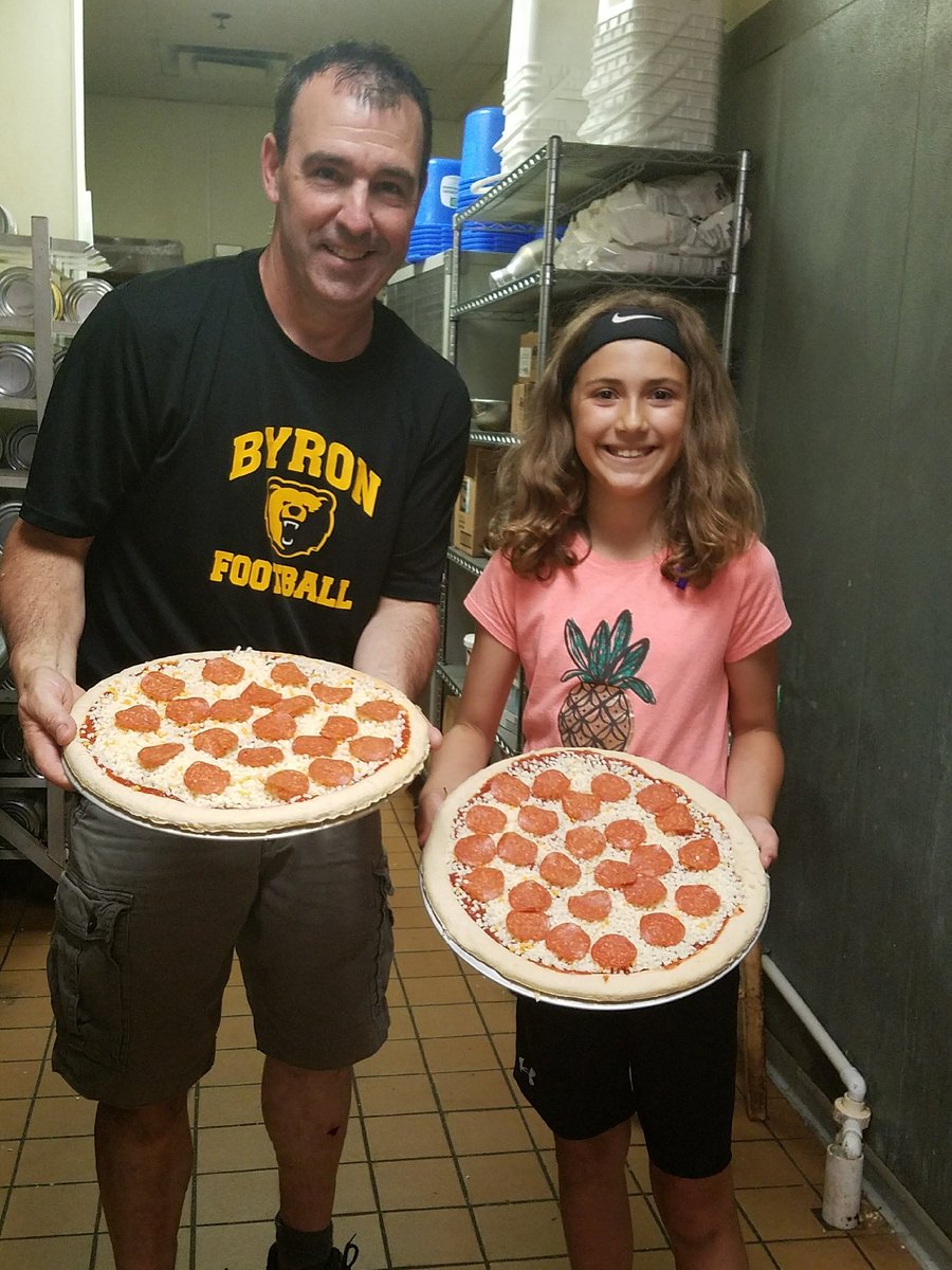 CoachHalder's tweet photo. Byron you did your thing! Bought out the Bears Den of pizza in under 3 hours. Now that's #love #trust #commitment #besteffort #FightForMike https://t.co/s26oihXPVR