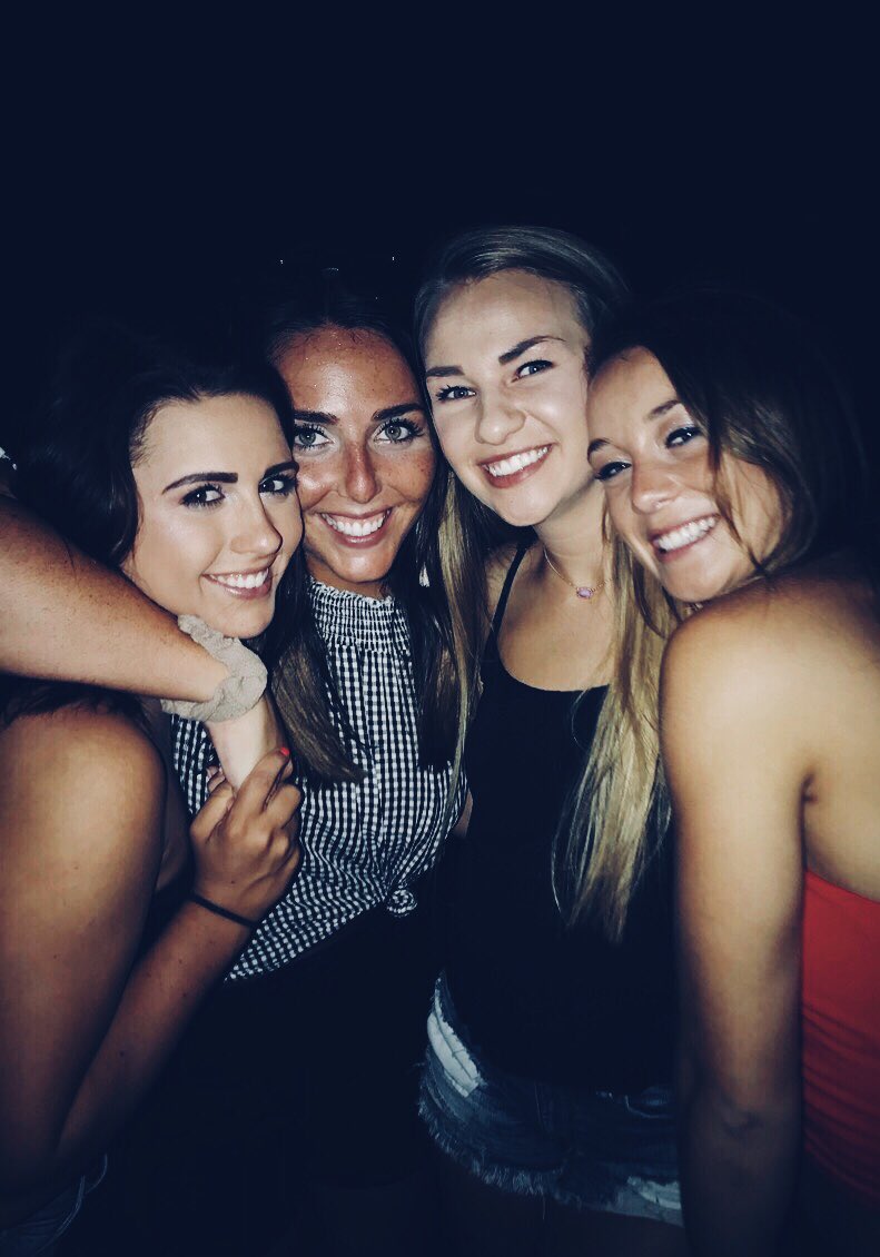 jord_yoder's tweet photo. gal pals ✨ https://t.co/tGGQSxVMKz