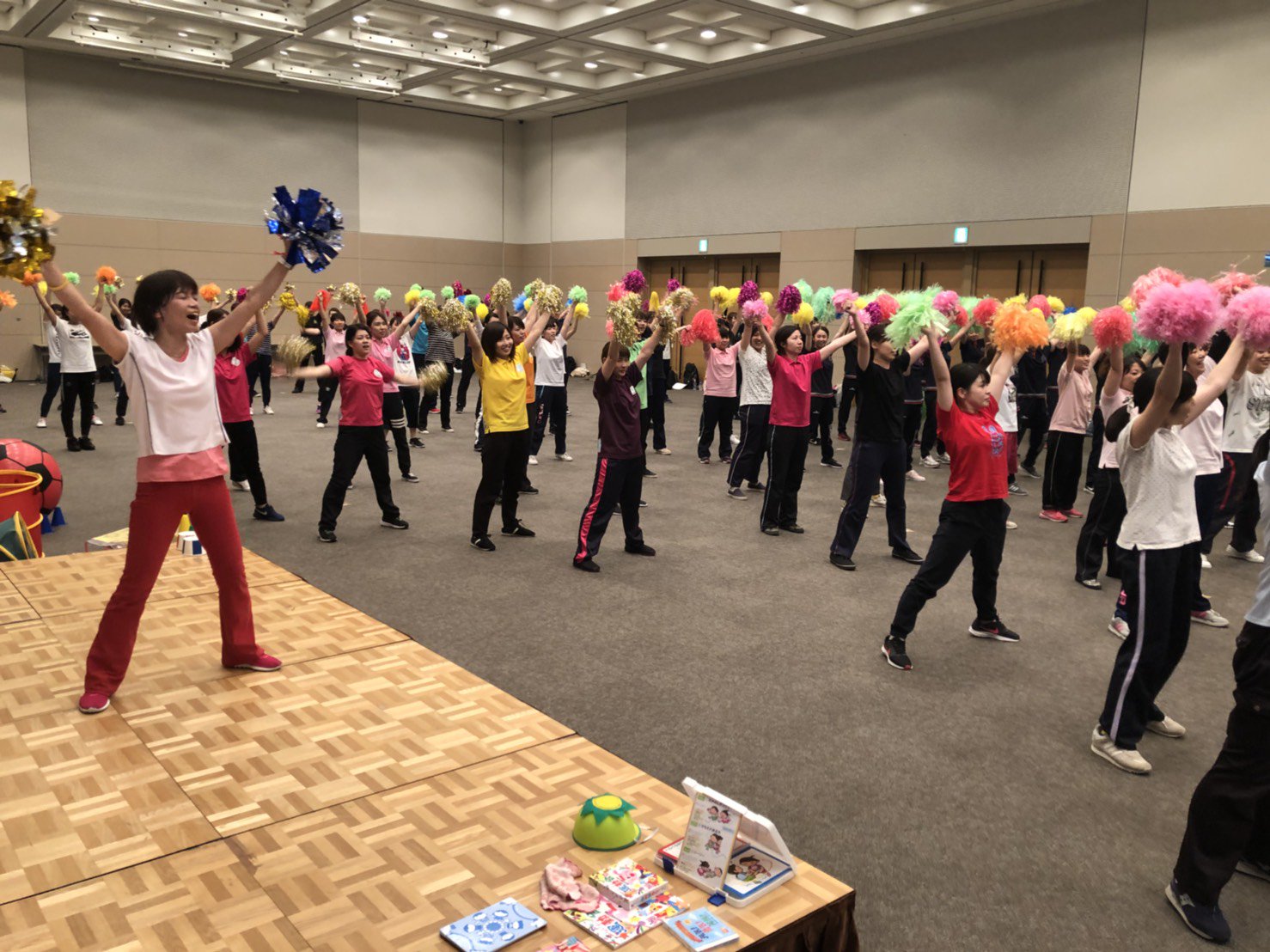 تويتر うんとこどっこい運動会 على تويتر 再び6 9の鹿児島会場のようす 運動会ダンスを盛り上げる定番アイテム ポンポン を使った振付も うんとこどっこい運動会28 の振付はひと味違います その他 カンタンに作れて運動会ダンスや演技が1ランクアップする تويتر うんとこどっこい運動会 على تويتر 再び6 9の鹿児島会場のようす 運動会ダンスを盛り上げる定番アイテム ポンポン を使った振付も うんとこどっこい運動会28 の振付はひと味違います その他 カンタンに作れて運動会ダンスや演技が1ランクアップする