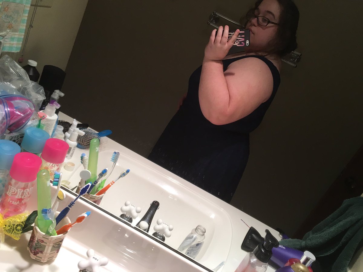 KariHighman's tweet photo. Not anywhere close to where I wanna be, but I'm getting somewhere. #25down 👍🙂 https://t.co/SH3HsIxLC8