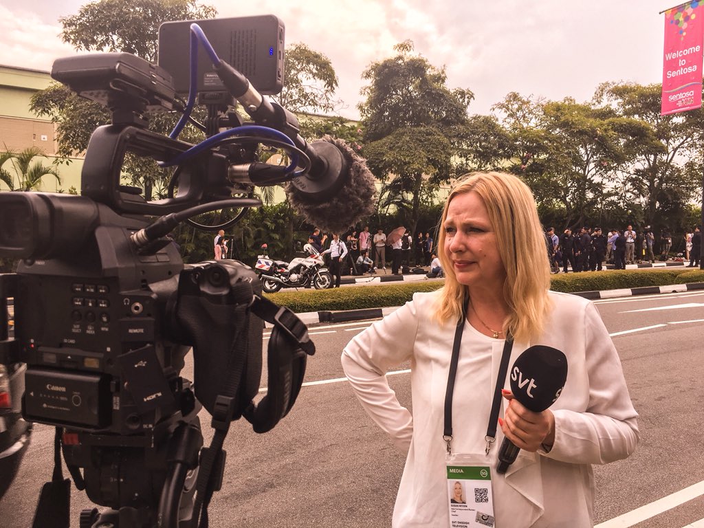 Vi är på plats på #TrumpKimSummit utanför Capella i Singapore. Lång väntan i 32-gradig värme, och anbefallen kontorsklädsel.. #svtnyheter #svt