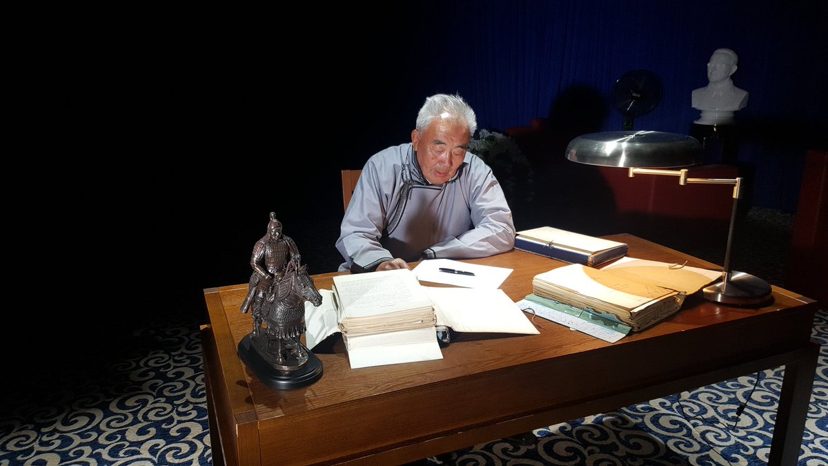 МОНГАЛ ТОВЧОО баримтат туурь, анхны ХҮНДЭТГЭЛИЙН дугаарт миний аав Ховд аймгийн Дарви сумын уугуул БНМАУ-н Гавьяат багш МИШИГИЙН ЦЭРЭНДОРЖ оролцож эфирт гарч эхэллээ. Аавын минь түүхийг мөнхөлж үр хүүхдүүд бид нарт үнэлж баршгүй өв үлдээсэн МОНГАЛ ТОВЧООН-д маш их баярлалаа !