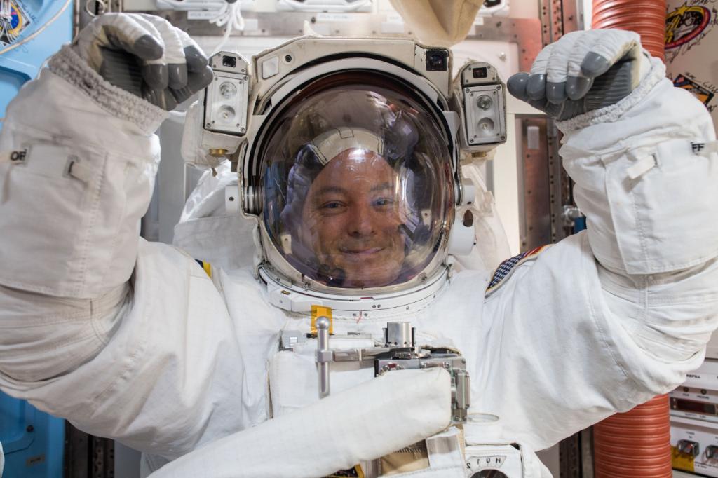 NASA's tweet photo. Leave planet Earth by taking a journey from liftoff to life on the @Space_Station with @Astro_Maker. In this 9-part series, his personal space blogs transport you into what life in space was like during his mission. Read his thoughts on @Tumblr: https://t.co/qGJuvgaCRs https://t.co/5HuX5mqIvi