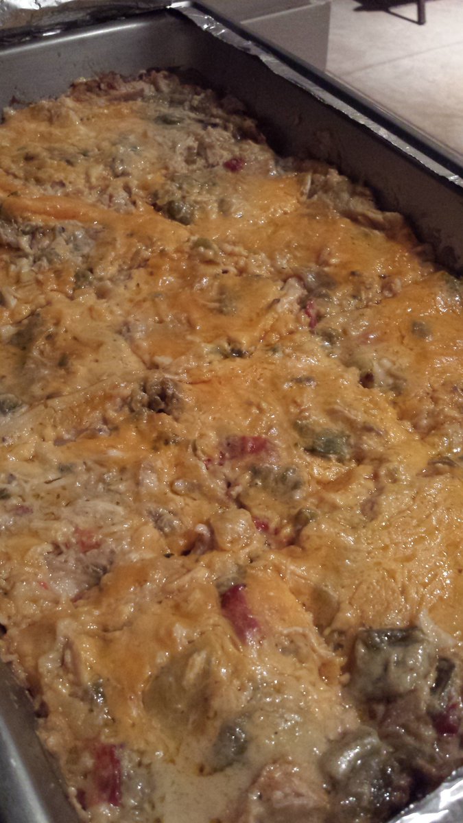 JanCanCook4You's tweet photo. Making some New Mexican Green Chile Chicken Enchiladas today! A local favorite and a family recipe that has been passed down. #NewMexicoTRUE #newmexicancooking #greenchileenchiladas #greenchile #yum https://t.co/rdP2KXGHh9