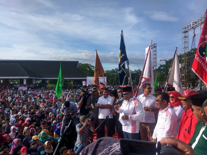 HatalaResty's tweet photo. #CoblosNomor2 #MasBroVoorMaluku #15HariMenujuPerubahan 
@djonnier
@liputan6dotcom
@ACCMallOfficial
@gerejamaluku https://t.co/xlqQ1nXMKR
