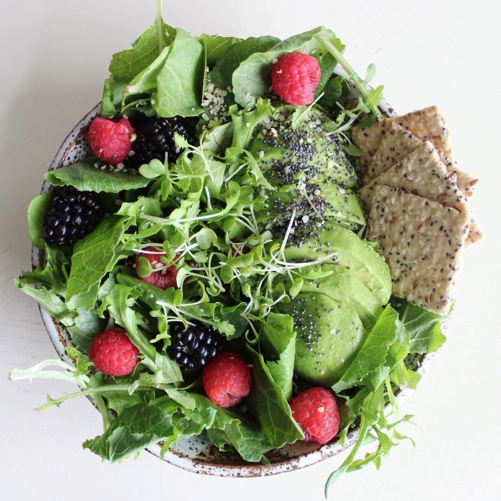JilzGlutenFree's tweet photo. Summer salad vibes from our girl @themindfulchef_ ! 💗😎🍃🙌🏼

#grainfree #cleaneating #paleocrackers #ketocrackers #jilzcrackerz https://t.co/FD3exBb65v