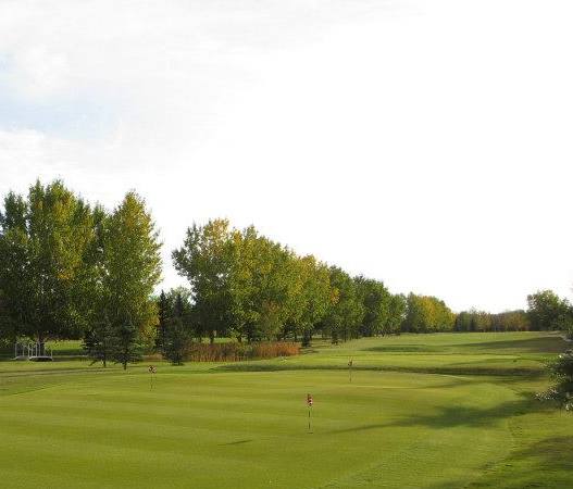 The #HeartofthePeace region features a well-established and scenic 9 hole #golf course with pro shop, lounge/restaurant with a large veranda with tables and a vista of the golf course. Stop in for a round of golf or an amazing lunch! Visit bit.ly/2szT3dY