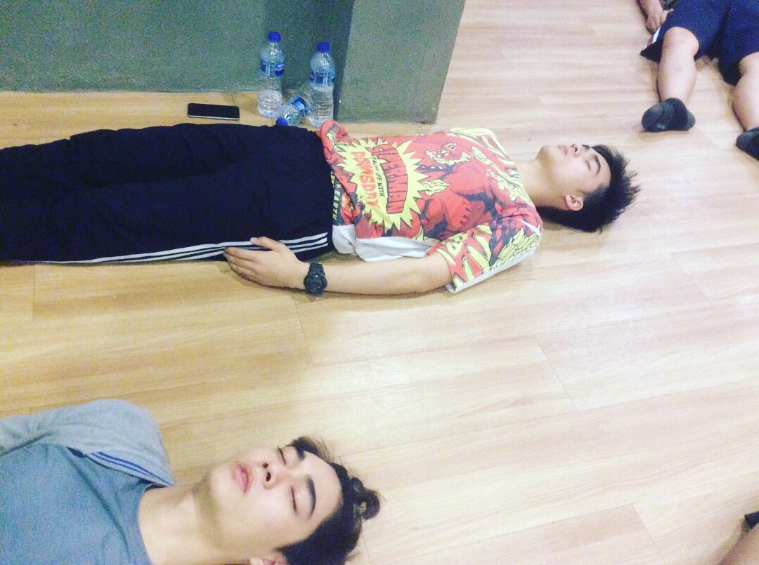 PrinceOfZodiac1's tweet photo. เหนื่อยก็พัก แล้วลุกขึ้นมาสู้กันต่อไป #ทำตามความฝันตัวเอง
#PrinceOfZodiac
#zodiac
#เจ้าชาย12ราศี
#โรงเรียนปั้นศิลปินzodiac
#ZIE
#jamsai
#bwelldrink
#labwhite
#wearemodel
#gmcstyle #gmcstyletailors
#makeupstorethailand #makeupstore
#dantethailand #ยาสีฟันdante https://t.co/wfMvucu49O