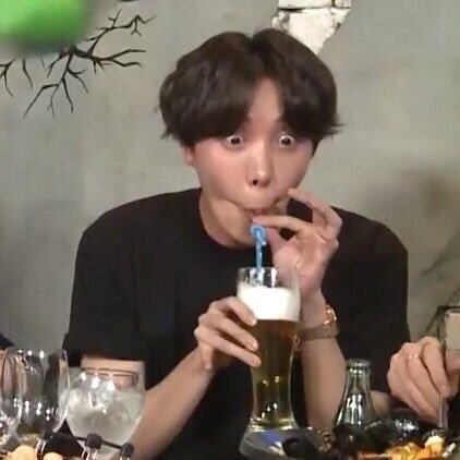 laughkpop's tweet photo. the 4 stages of going out drinking https://t.co/O4zR4B9Cc2