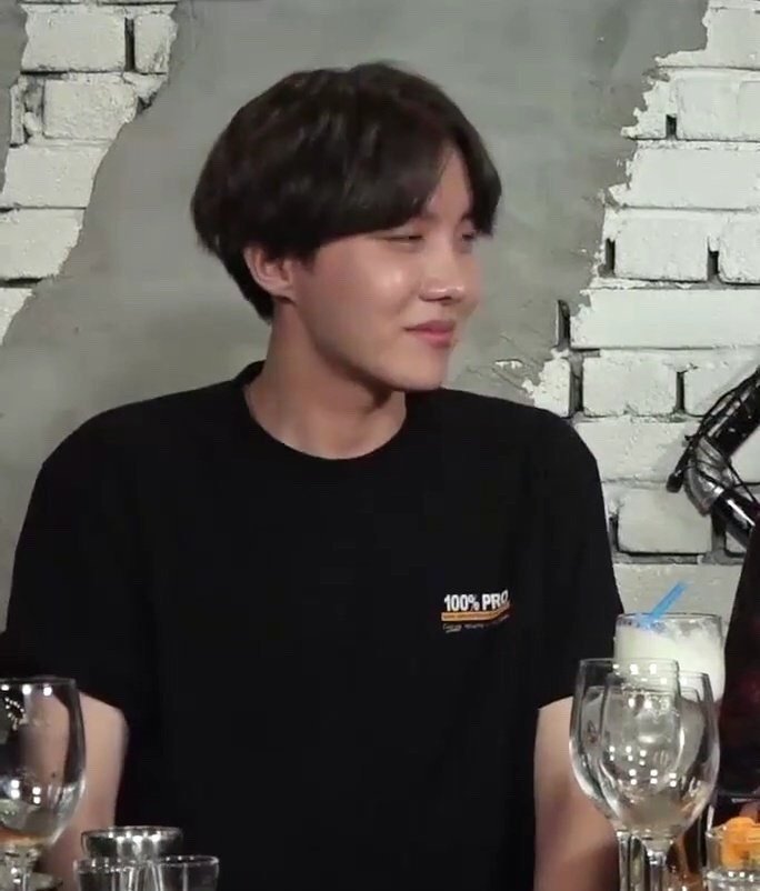 laughkpop's tweet photo. the 4 stages of going out drinking https://t.co/O4zR4B9Cc2