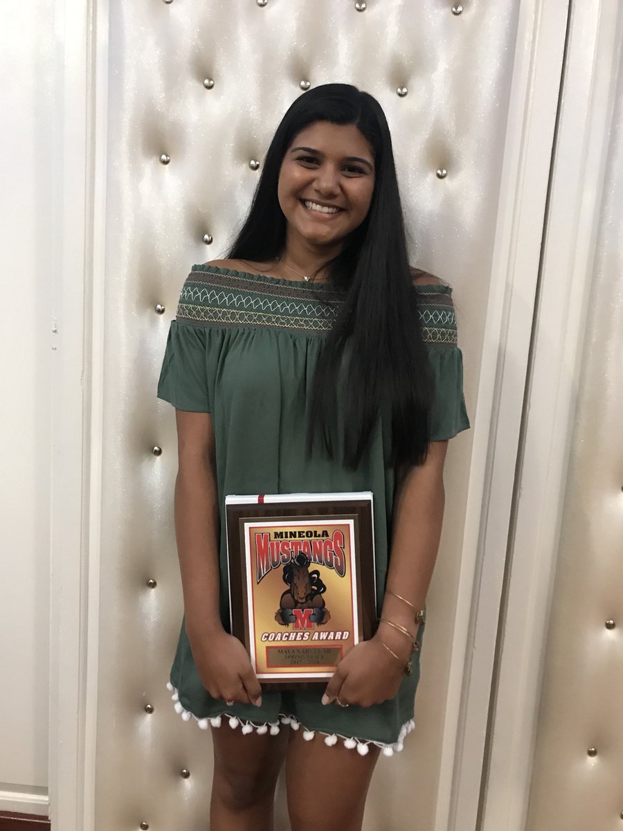DivyaSNarvekar's tweet photo. Maya’s last Varsity Dinner! An amazing night celebrating her accomplishments on a varsity sport for 4 years and being a wonderful captain! So proud of you always♥️🎉🎓🏃🏽♀️🏆 #varsitydinner #mineolaproud #mineolamustangs #mayaisamazing https://t.co/ZtxRNvSLfd
