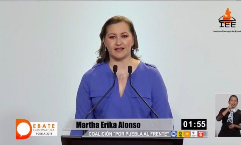encortho's tweet photo. En el #DebatePuebla @MarthaErikaA aseguró que durante su gobierno, los maestros y maestras de Puebla, contarán con programas permanentes de capacitación y actualización, certeza laboral, e incentivos vinculados al desempeño. #DesdeTehuacán
https://t.co/NU4VrJPmrA https://t.co/RMaSGLA2Ec