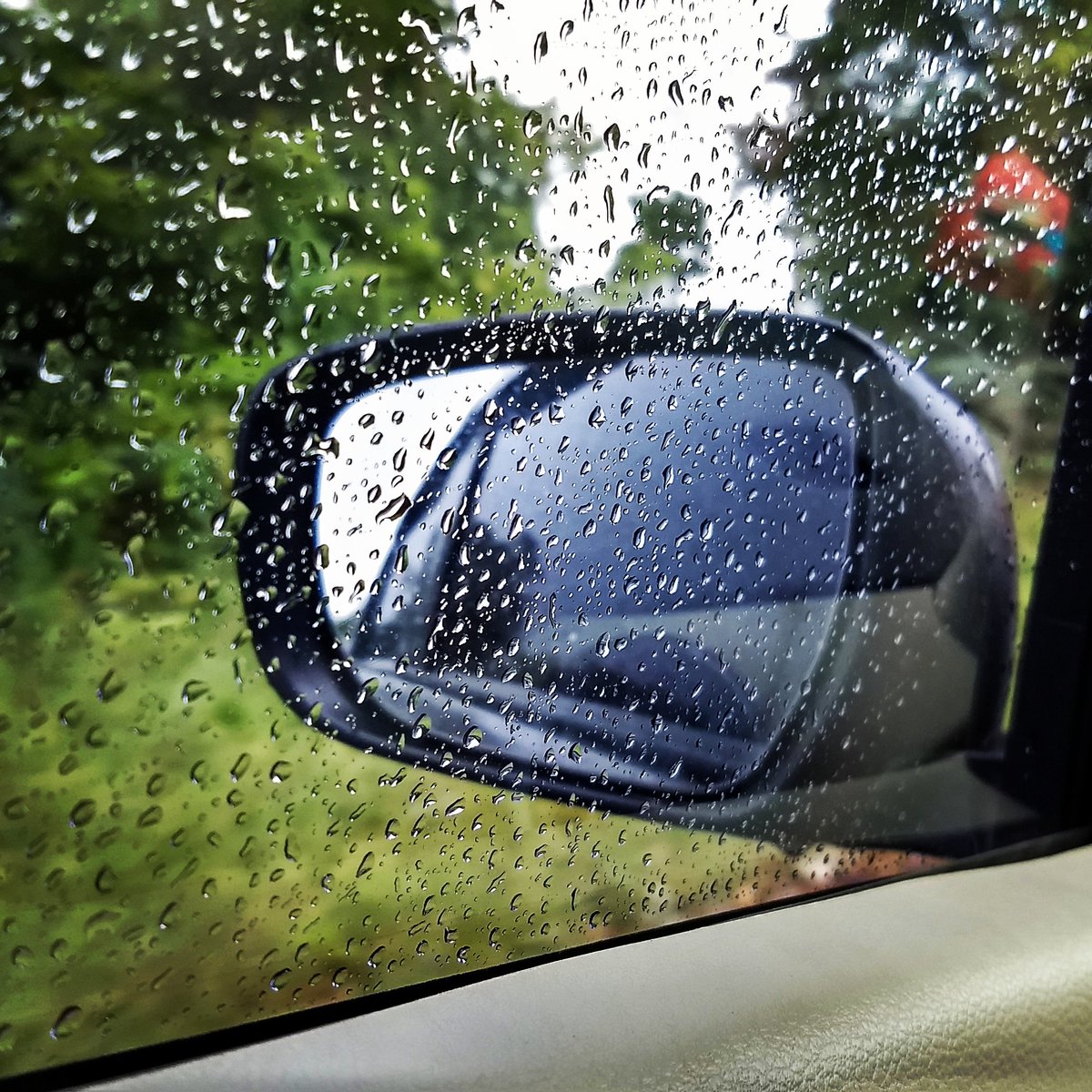 iamRajavelu's tweet photo. Accepting 'opinions' of yours or someone else's as 'facts' can ruin you!!
#morningclicks #lightthoughts #myphotography #crazyclicks #crazythoughts #boredthinking #nature #sunrise #morningworm #ideas #life #lifegoals #success #aspiration #TuesdayThoughts #TuesdayMotivation #life https://t.co/rNhpXPMv6G