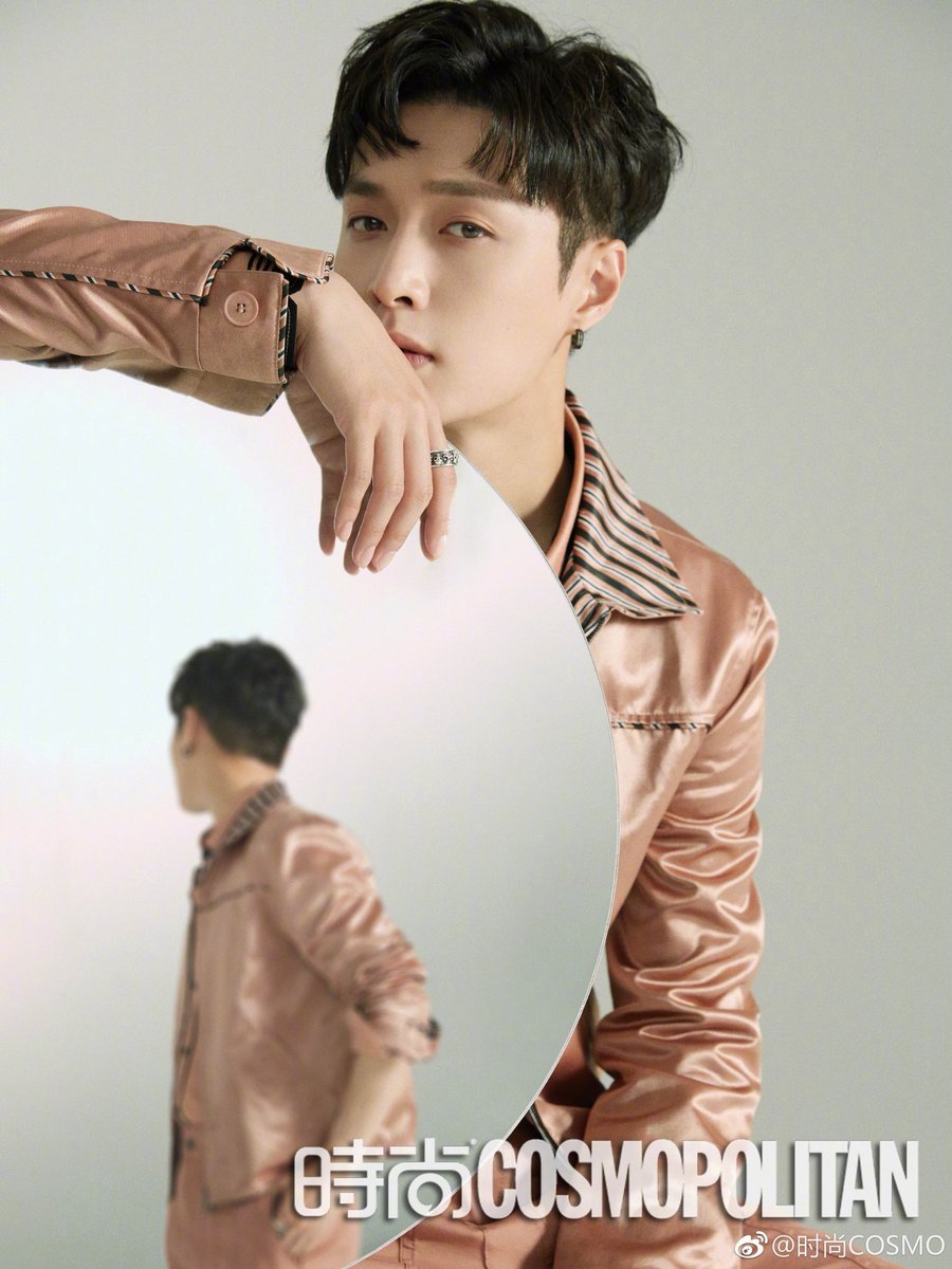 EXOfanbase_Int's tweet photo. [UPDATE] 180612 时尚COSMO Weibo update - LAY

#EXO #엑소 @weareoneEXO https://t.co/mI7xcwVygB