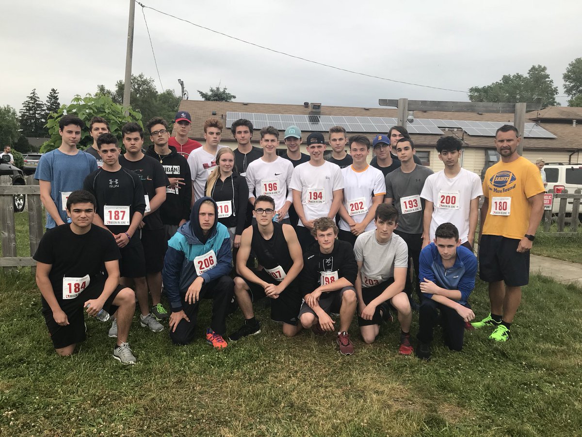 FicsBdizzle's tweet photo. #MoonInJune #5km #FiconiaFitness great job by these young students for many 1st run and raising money for #WeCareForKids #RunningFactory https://t.co/RHQ51Re4AV
