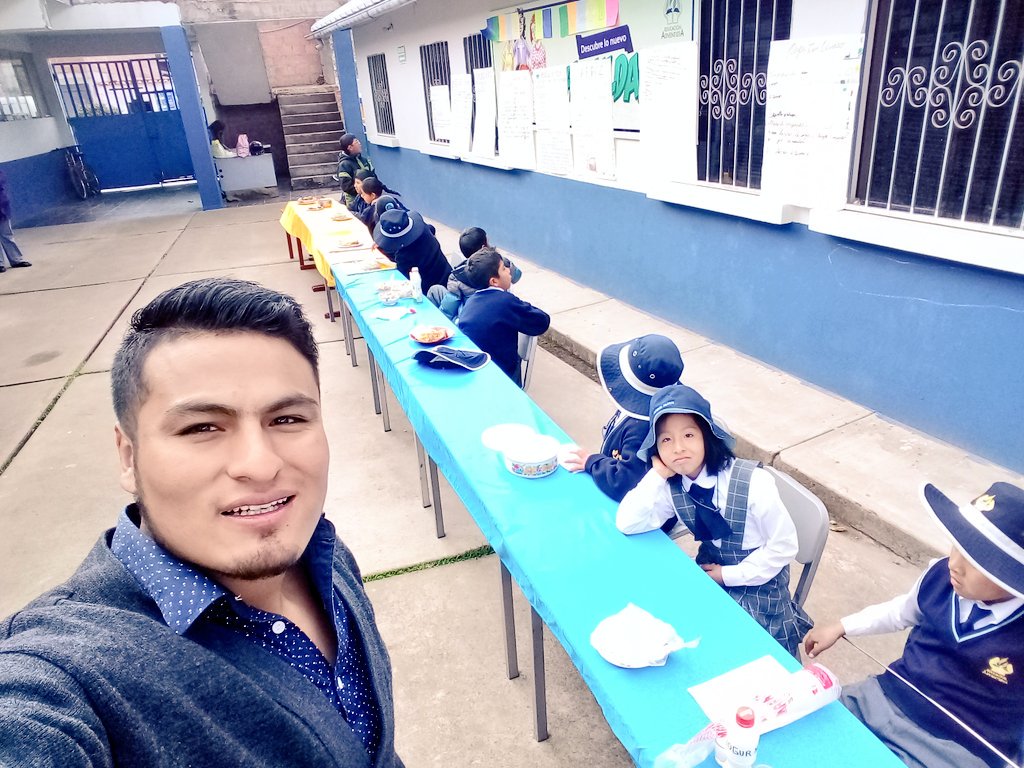 DiemerPro's tweet photo. Comida saludable con los estudiantes de tercer grado 👉😎☝👐👐🎉🎉🎖🎖
@ColAdvSicuani https://t.co/V5lykobCC3